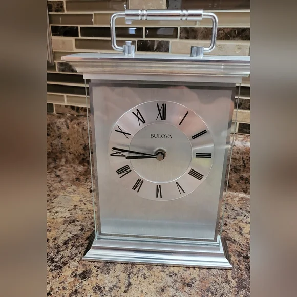 Desktop clock - Picture 2 of 4